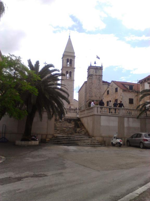 Apartment Ma'Re Supetar Εξωτερικό φωτογραφία