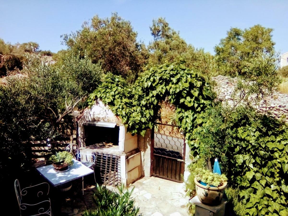 Apartment Ma'Re Supetar Εξωτερικό φωτογραφία